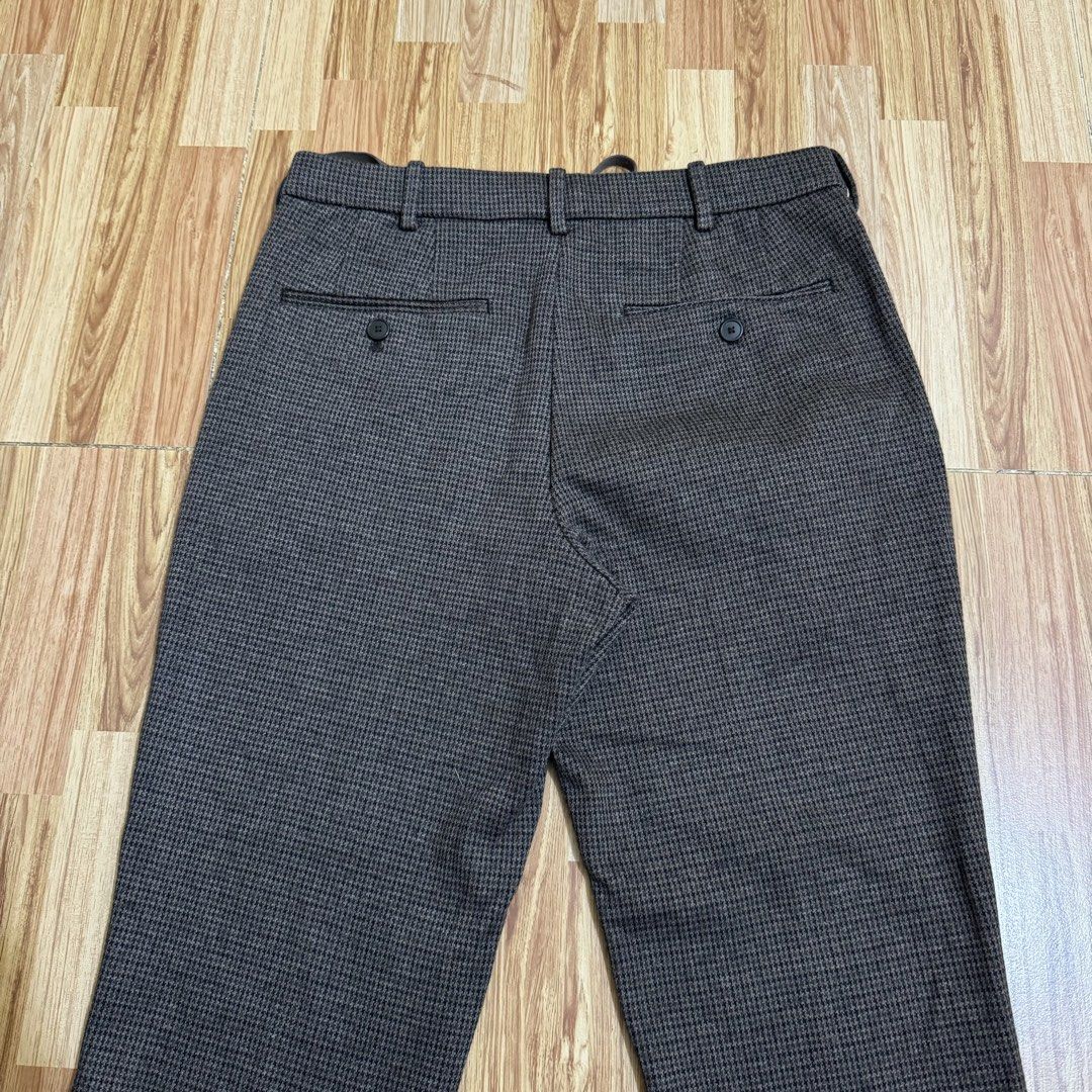 UNIQLO MEN’S EZY ANKLE PANTS (Category: Trousers) located in Manila. Submitted by thrifthing_121102 (Listing ID 1469115026, Image 3). Description: UNIQLO MEN’S EZY ANKLE PANTS •SIZE: Small •WAIST: 28-30” •LENGTH: 35.5” •HEM: 6.5” •COLOR: Gray •CODE: Y48 •EXCELLENT CONDITION •NO ISSUES ₱599 + SF ✅All items are in excellent to new condition. ✅Color may vary due to lighting. 📦J&T Express or Lalamove Shipping. 💸Gcash Payment. 📍Moonwalk, Paranaque 