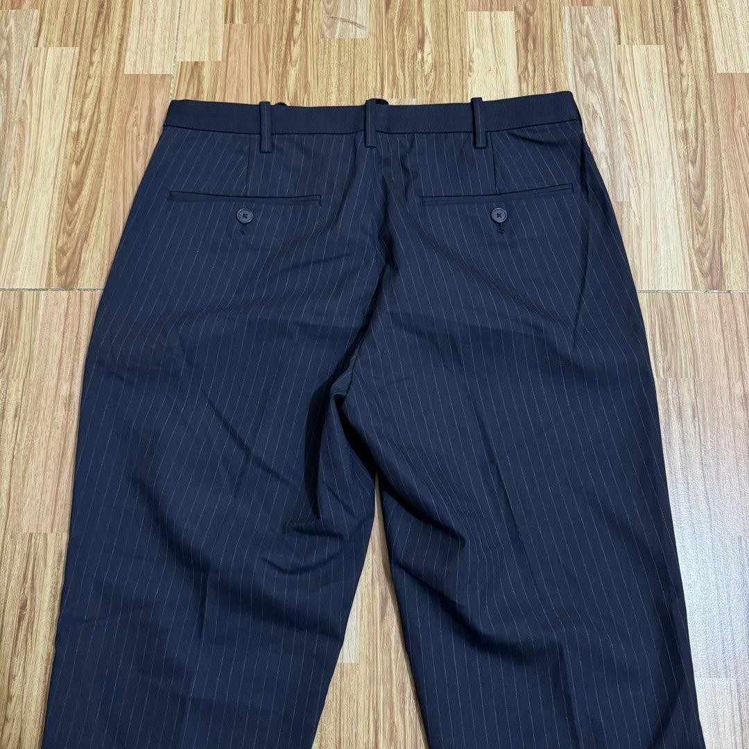 UNIQLO MEN’S EZY ANKLE PANTS (Category: Trousers) located in Manila. Submitted by thrifthing_121102 (Listing ID 1469118688, Image 3). Description: UNIQLO MEN’S EZY ANKLE PANTS •SIZE: Medium •WAIST: 31-32” •LENGTH: 36.5” •HEM: 6.5” •COLOR: Navy Blue •CODE: Y53 •BrandNew •NO ISSUES ₱699 + SF ✅All items are in excellent to new condition. ✅Color may vary due to lighting. 📦J&T Express or Lalamove Shipping. 💸Gcash Payment. 📍Moonwalk, Paranaque City.