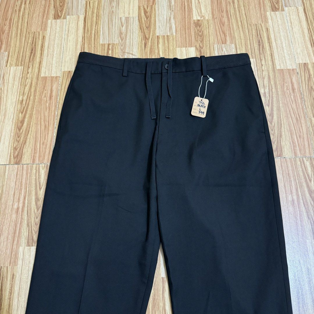 UNIQLO MEN’S EZY ANKLE PANTS (Category: Trousers) located in Manila. Submitted by thrifthing_121102 (Listing ID 1469119891, Image 2). Description: UNIQLO MEN’S EZY ANKLE PANTS •SIZE: Large •WAIST: 34-35” •LENGTH: 38.5” •HEM: 7.5” •COLOR: Black •CODE: Y56 •EXCELLENT CONDITION •NO ISSUES ₱599 + SF ✅All items are in excellent to new condition. ✅Color may vary due to lighting. 📦J&T Express or Lalamove Shipping. 💸Gcash Payment. 📍Moonwalk, Paranaque