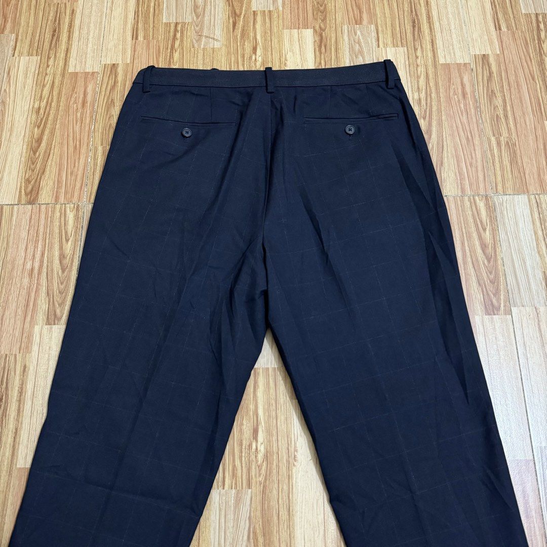 UNIQLO MEN’S EZY ANKLE PANTS (Category: Trousers) located in Manila. Submitted by thrifthing_121102 (Listing ID 1469158756, Image 3). Description: UNIQLO MEN’S EZY ANKLE PANTS •SIZE: Large •WAIST: 33-35” •LENGTH: 37” •HEM: 7” •COLOR: Navy Blue •CODE: Y232 •EXCELLENT CONDITION •NO ISSUES ₱599 + SF ✅All items are in excellent to new condition. ✅Color may vary due to lighting. 📦J&T Express or Lalamove Shipping. 💸Gcash Payment. 📍Moonwalk, Paranaqu