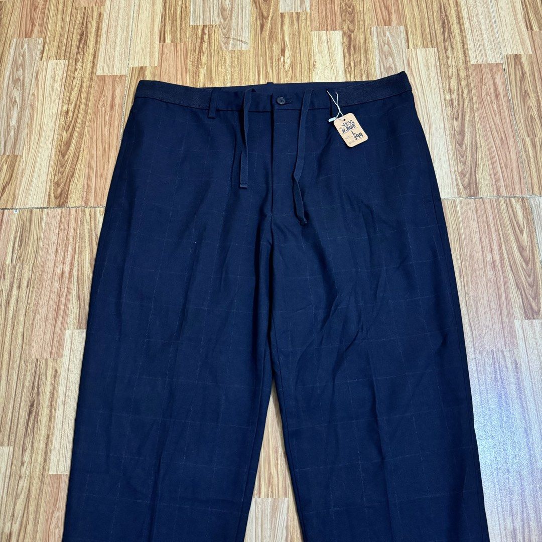 UNIQLO MEN’S EZY ANKLE PANTS (Category: Trousers) located in Manila. Submitted by thrifthing_121102 (Listing ID 1469158756, Image 2). Description: UNIQLO MEN’S EZY ANKLE PANTS •SIZE: Large •WAIST: 33-35” •LENGTH: 37” •HEM: 7” •COLOR: Navy Blue •CODE: Y232 •EXCELLENT CONDITION •NO ISSUES ₱599 + SF ✅All items are in excellent to new condition. ✅Color may vary due to lighting. 📦J&T Express or Lalamove Shipping. 💸Gcash Payment. 📍Moonwalk, Paranaqu
