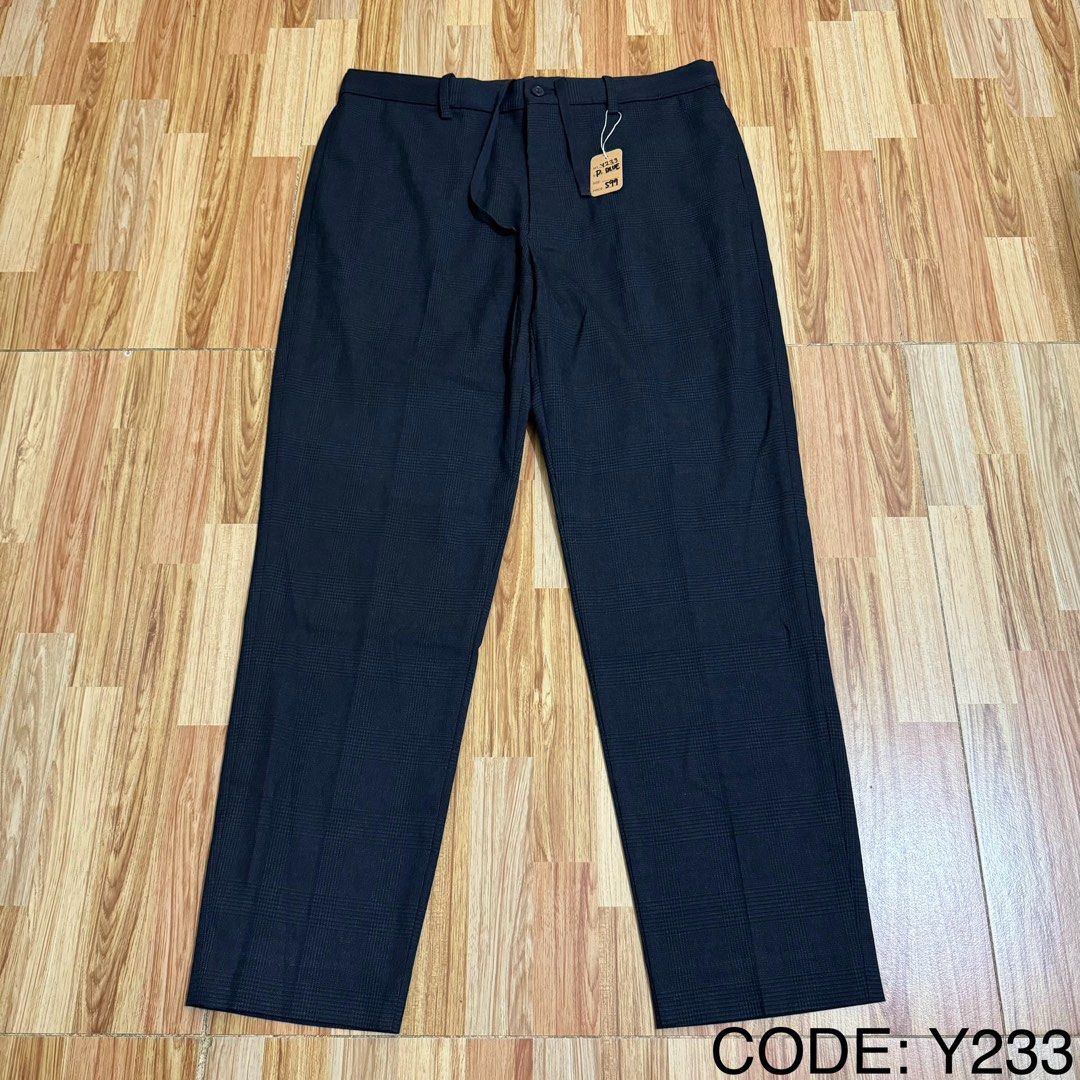 UNIQLO MEN’S EZY ANKLE PANTS (Category: Trousers) located in Manila. Submitted by thrifthing_121102 (Listing ID 1469158806, Image 1). Description: UNIQLO MEN’S EZY ANKLE PANTS •SIZE: Medium •WAIST: 31-33” •LENGTH: 36” •HEM: 7” •COLOR: Dark Blue •CODE: Y233 •EXCELLENT CONDITION •ISSUES: Cut Tag ₱599 + SF ✅All items are in excellent to new condition. ✅Color may vary due to lighting. 📦J&T Express or Lalamove Shipping. 💸Gcash Payment. 📍Moonwalk, P
