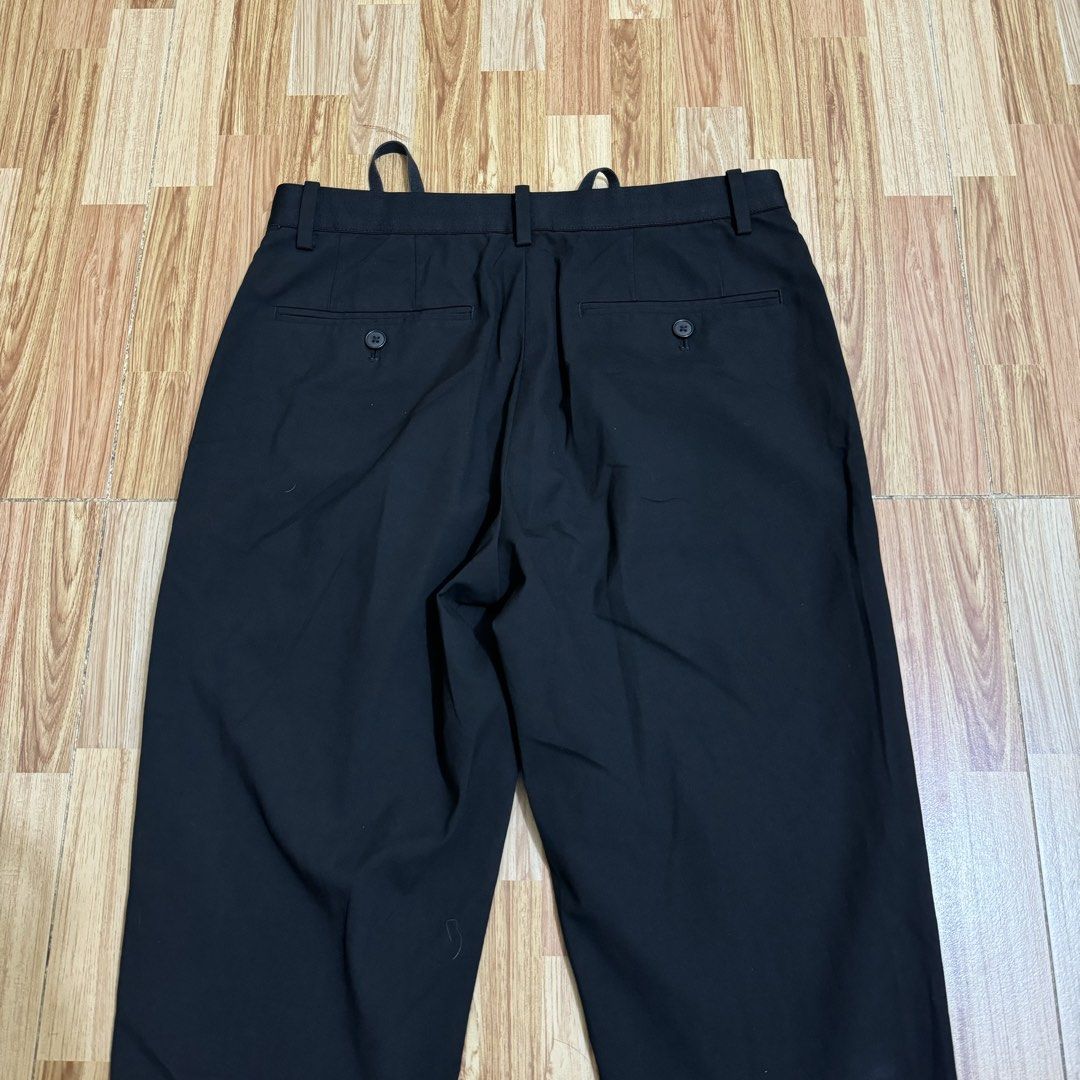 UNIQLO MEN’S EZY ANKLE PANTS (Category: Trousers) located in Manila. Submitted by thrifthing_121102 (Listing ID 1469159106, Image 3). Description: UNIQLO MEN’S EZY ANKLE PANTS •SIZE: Small •WAIST: 29-30” •LENGTH: 35” •HEM: 6.5” •COLOR: Black •CODE: Y238 •EXCELLENT CONDITION •NO ISSUES ₱599 + SF ✅All items are in excellent to new condition. ✅Color may vary due to lighting. 📦J&T Express or Lalamove Shipping. 💸Gcash Payment. 📍Moonwalk, Paranaque 