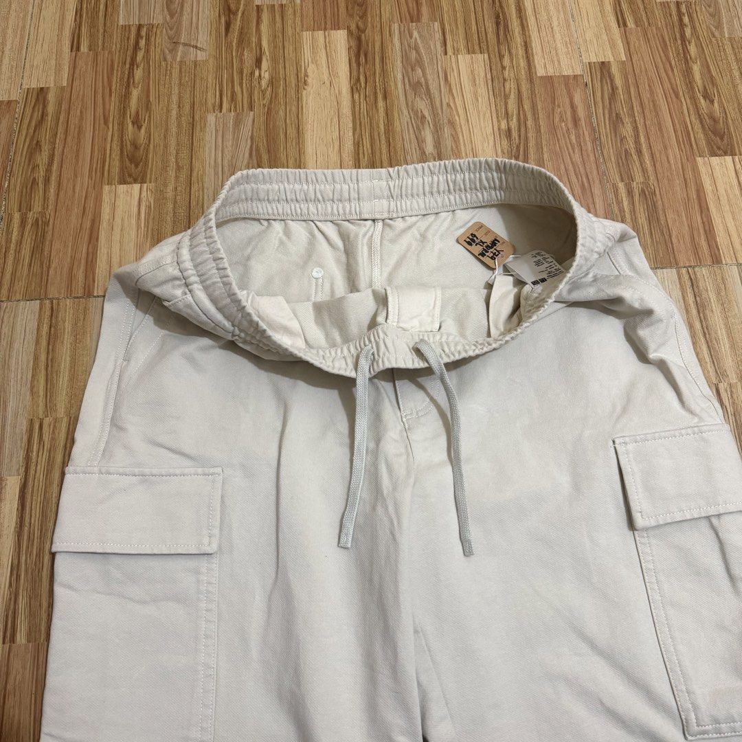UNIQLO MEN’S JERSEY CARGO PANTS (Category: Trousers) located in Manila. Submitted by thrifthing_121102 (Listing ID 1469133760, Image 2). Description: UNIQLO MEN’S JERSEY CARGO PANTS •SIZE: XL •WAIST: 35-42” •LENGTH: 38.5” •HEM: 8.5” •COLOR: Off White •CODE: Y79 •EXCELLENT CONDITION •NO ISSUES ₱699 + SF ✅All items are in excellent to new condition. ✅Color may vary due to lighting. 📦J&T Express or Lalamove Shipping. 💸Gcash Payment. 📍Moonwalk, Pa