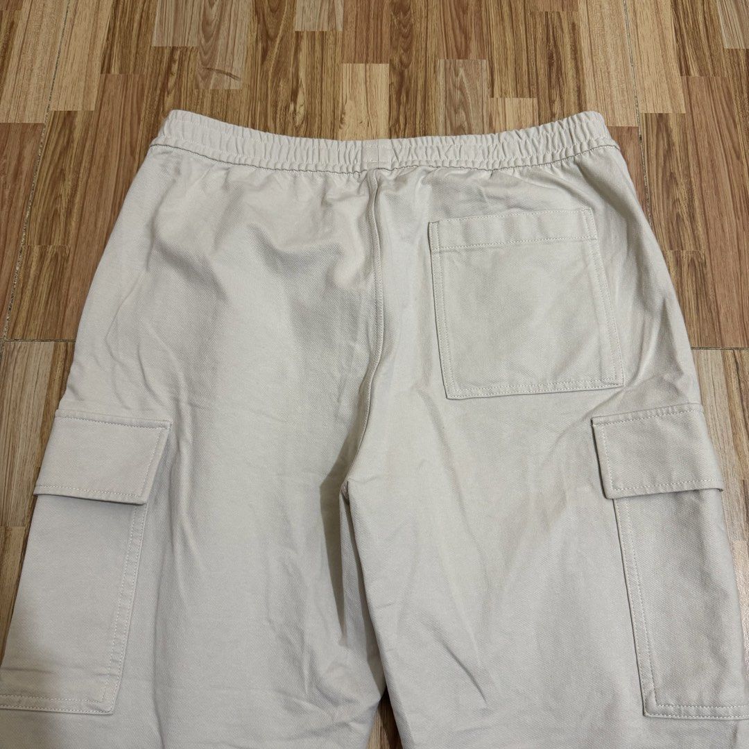 UNIQLO MEN’S JERSEY CARGO PANTS (Category: Trousers) located in Manila. Submitted by thrifthing_121102 (Listing ID 1469133760, Image 3). Description: UNIQLO MEN’S JERSEY CARGO PANTS •SIZE: XL •WAIST: 35-42” •LENGTH: 38.5” •HEM: 8.5” •COLOR: Off White •CODE: Y79 •EXCELLENT CONDITION •NO ISSUES ₱699 + SF ✅All items are in excellent to new condition. ✅Color may vary due to lighting. 📦J&T Express or Lalamove Shipping. 💸Gcash Payment. 📍Moonwalk, Pa
