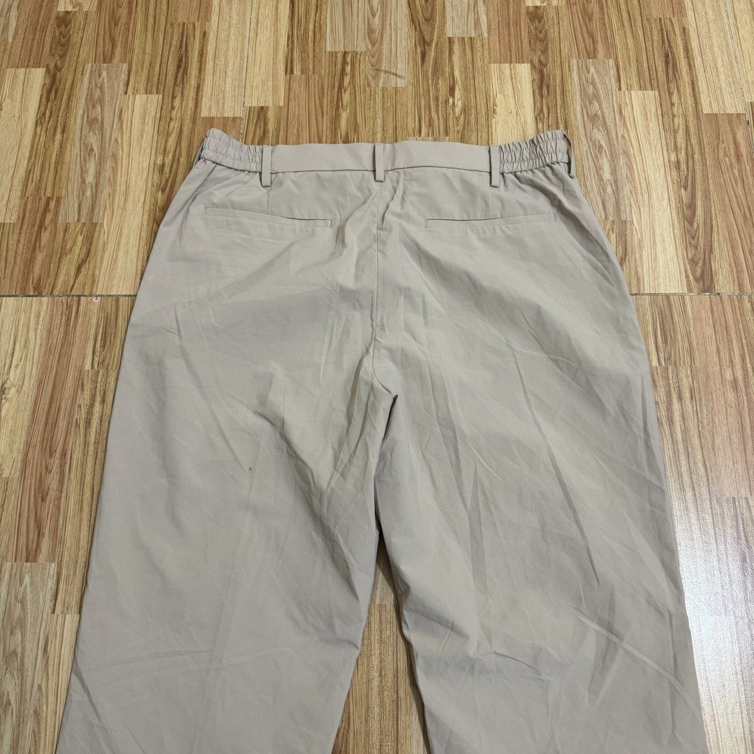 UNIQLO MEN’S MIRACLE AIR PANTS (Category: Trousers) located in Manila. Submitted by thrifthing_121102 (Listing ID 1468974792, Image 3). Description: UNIQLO MEN’S MIRACLE AIR PANTS •SIZE: Large •WAIST: 33-35” •LENGTH: 41.5” •HEM: 8” •COLOR: Beige •CODE: Y05 •EXCELLENT CONDITION •NO ISSUES ₱599 + SF ✅All items are in excellent to new condition. ✅Color may vary due to lighting. 📦J&T Express or Lalamove Shipping. 💸Gcash Payment. 📍Moonwalk, Paranaq