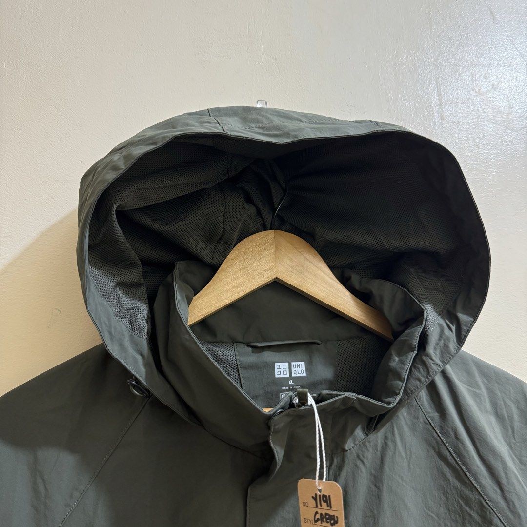 UNIQLO MEN’S WINDPROOF BLOUSON JACKET (Category: Coats, Jackets and Outerwear) located in Manila. Submitted by thrifthing_121102 (Listing ID 1469157074, Image 3). Description: UNIQLO MEN’S WINDPROOF BLOUSON JACKET •SIZE: XL •WIDTH: 26” •LENGTH: 28” •COLOR: Green •CODE: Y191 •EXCELLENT CONDITION •NO ISSUES ₱999 + SF ✅All items are in excellent to new condition. ✅Color may vary due to lighting. 📦J&T Express or Lalamove Shipping. 💸Gcash Payment. �