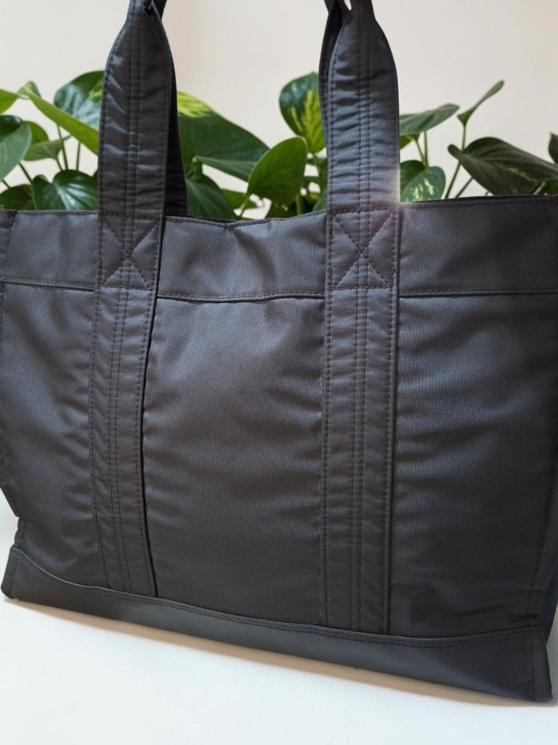 UNIQLO NYLON BOOK TOTE BAG (Category: Tote Bags) located in Las Pinas. Submitted by annachiaonair2037 (Listing ID 1469056404, Image 3). Description: UNIQLO NYLON BOOK TOTE BAG FROM JAPAN SNAP BUTTON CLOSURE SNAP BUTTON ON SIDES TO EXPAND WITH LAPTOP COMPARTMENT H 12" L 15" W 5" Disclaimer: I am not affiliated with, associated with, or authorized by any of the brands featured posted. Any mention of brand names, trademarks, or logos is solely for i