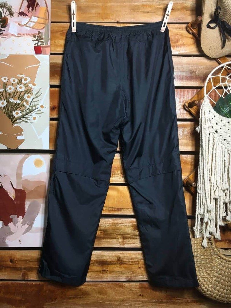 Uniqlo Nylon Track Pants for Men (Category: Joggers) located in Pagadian. Submitted by angelcanzado (Listing ID 1468975243, Image 3). Description: Uniqlo Nylon Track Pants for Men Best for Hiking ⛰️ Excellent Condition Complete Tags Garterize with Drawtring Waterproof , Zipper pockets both side XL on Tag Size: 34 - 38 Garterize Length: 41 inches .