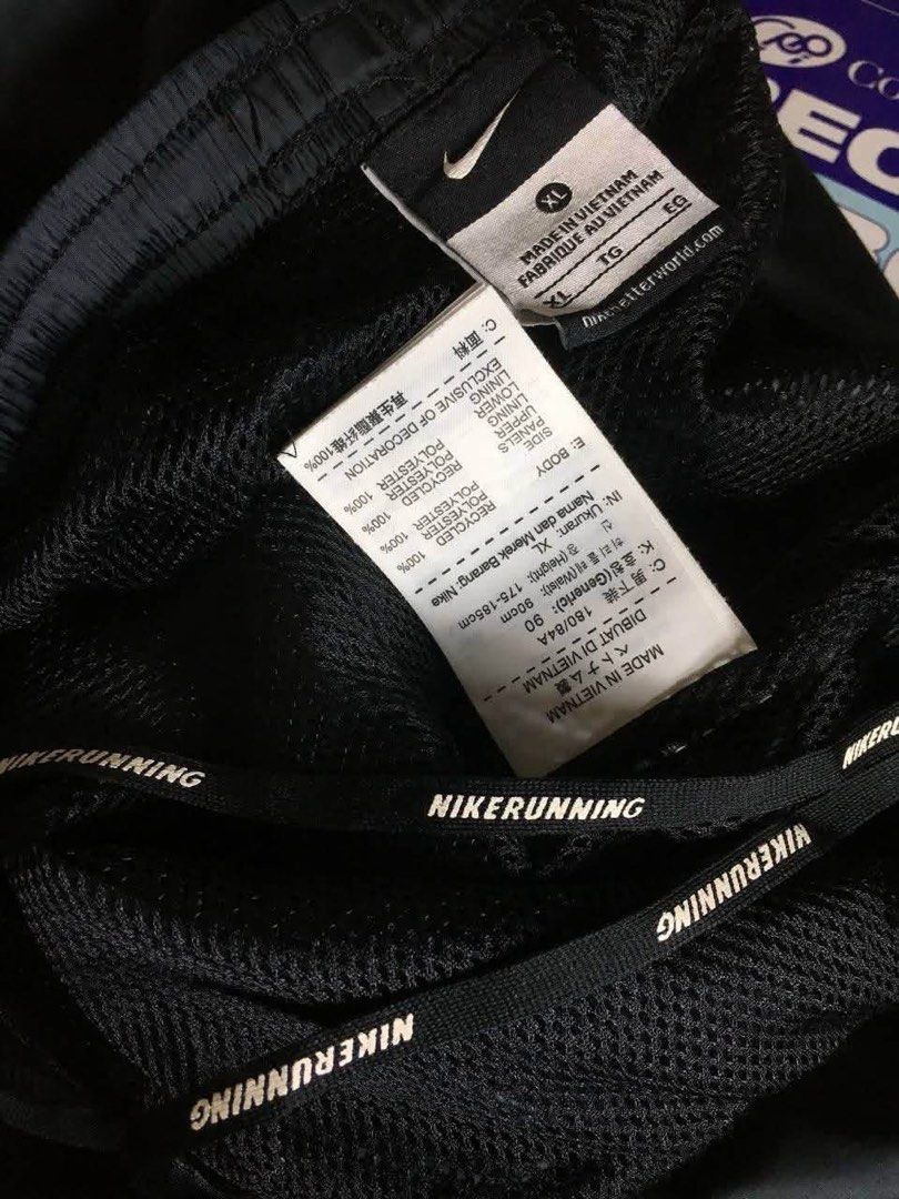 Uniqlo Nylon Track Pants for Men (Category: Joggers) located in Pagadian. Submitted by angelcanzado (Listing ID 1468975243, Image 2). Description: Uniqlo Nylon Track Pants for Men Best for Hiking ⛰️ Excellent Condition Complete Tags Garterize with Drawtring Waterproof , Zipper pockets both side XL on Tag Size: 34 - 38 Garterize Length: 41 inches .