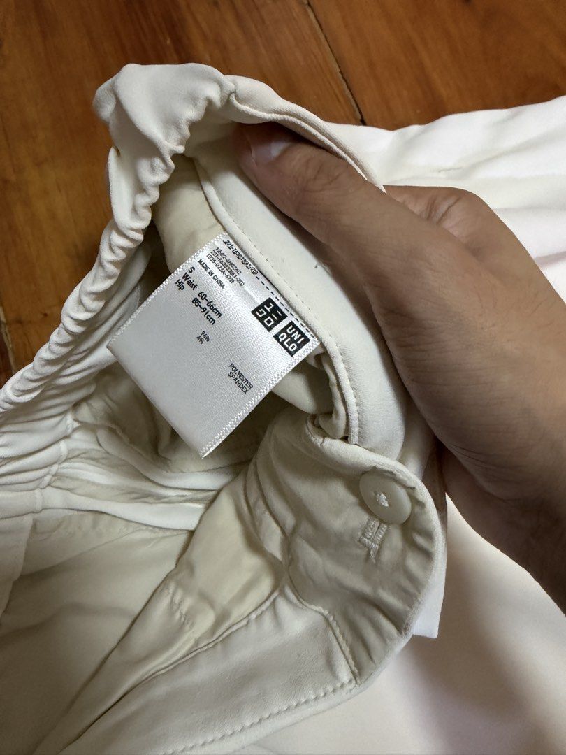 Uniqlo Pleated Ankle Pants (Category: Other Bottoms) located in Pasig City. Submitted by chamoisee (Listing ID 1468958788, Image 3). Description: Uniqlo Pleated Ankle Pants fits to 22-26 waistline (garterized back) 32.5” length 8.5” hem length thigh 12.5” .