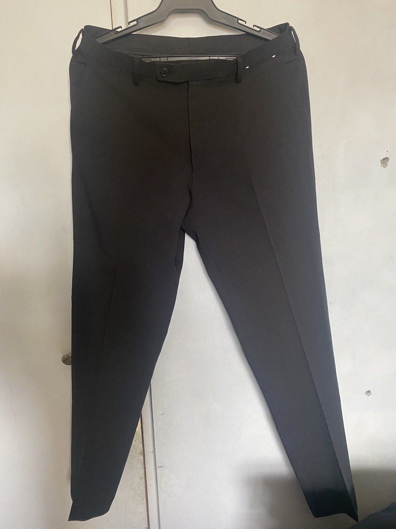 Uniqlo Pleated Slacks (Category: Trousers) located in Manila. Submitted by antonvarga38504 (Listing ID 1468984032, Image 1). Description: - Brand new (tags removed and can’t return in store) - L: 30, W: 31 .