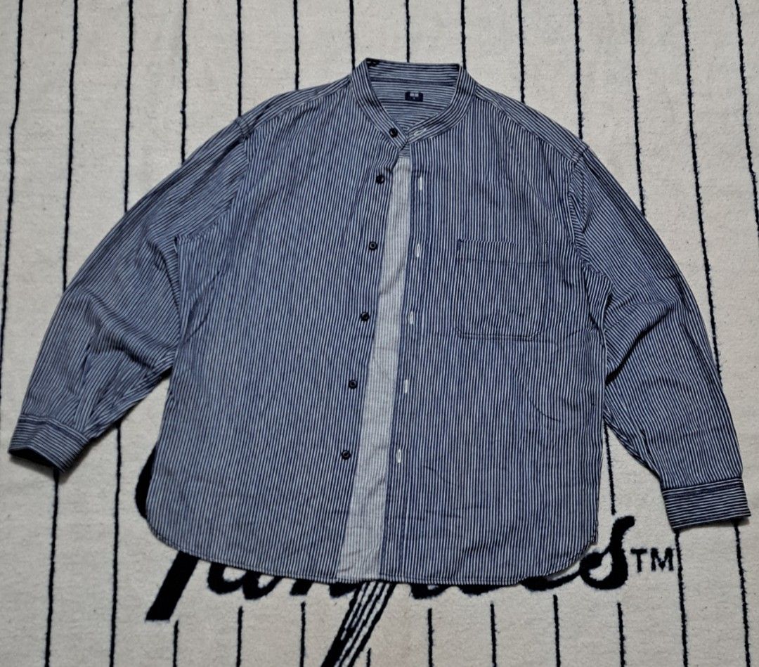 Uniqlo polo (Category: Tshirts & Polo Shirts ) located in Baguio. Submitted by thriftfit17 (Listing ID 1469053264, Image 1). Description: uniqlo polo chinese colar color white n blue almost new php 500 dm if interested 🤙.