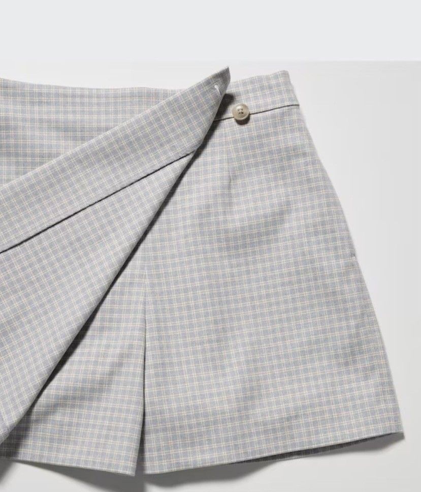 Uniqlo smart skort (Category: Other Bottoms) located in Las Pinas. Submitted by happyhawk-58a3 (Listing ID 1469008332, Image 2). Description: uniqlo smart skort gray small like new.