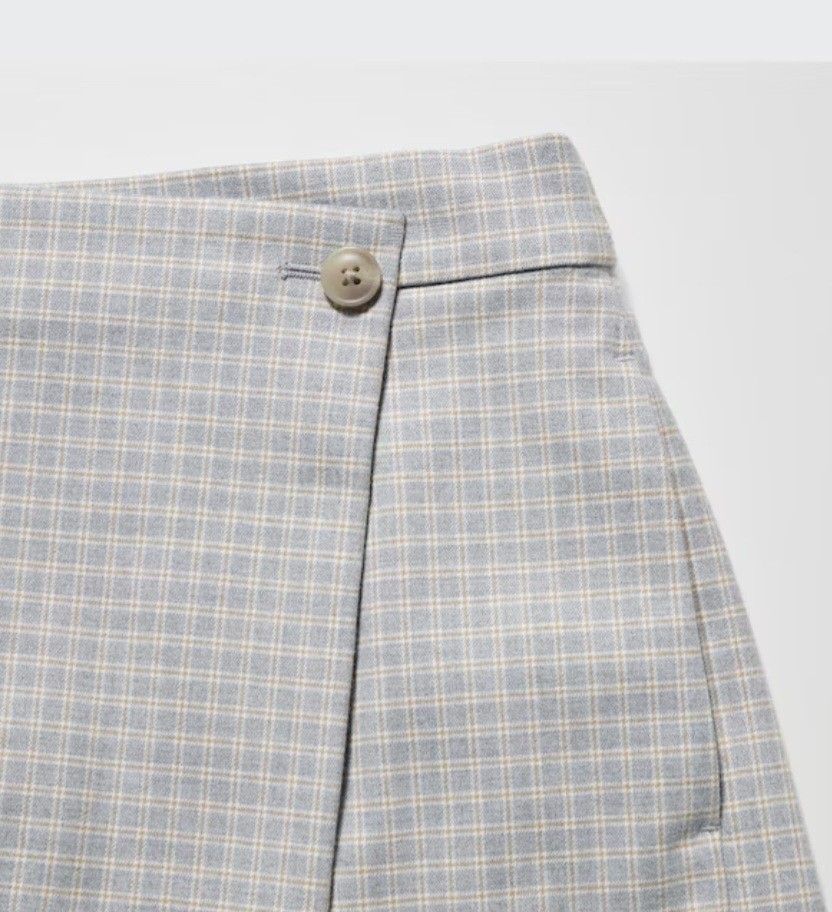 Uniqlo smart skort (Category: Other Bottoms) located in Las Pinas. Submitted by happyhawk-58a3 (Listing ID 1469008332, Image 3). Description: uniqlo smart skort gray small like new.