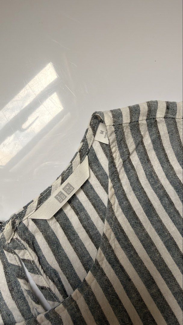Uniqlo Tank (Category: Sleeveless) located in San Juan City. Submitted by acst12 (Listing ID 1468941512, Image 2). Description: .