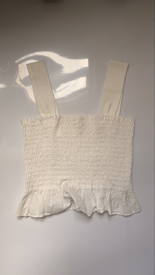 Uniqlo Tank (Category: Sleeveless) located in San Juan City. Submitted by acst12 (Listing ID 1468941724, Image 1). Description: .