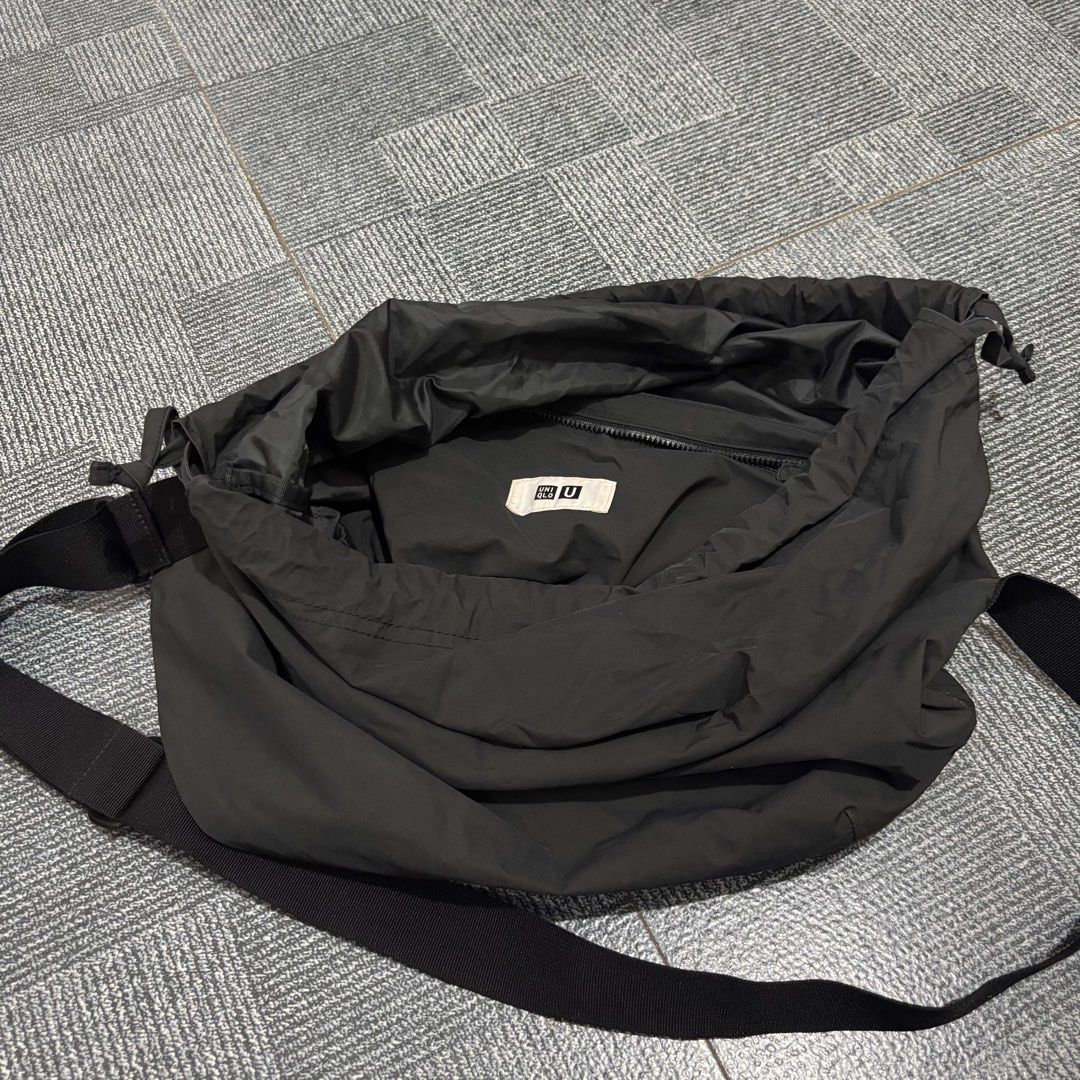 UNIQLO U Drawstring Shoulder Bag (Category: Cross-body Bags) located in Tagaytay City. Submitted by jvlbx (Listing ID 1469104811, Image 1). Description: UNIQLO U Drawstring Shoulder Bag (Black) 500 - lightly used rfs: decluttering mop: gcash/maribank/transfer mod: lalamove/lbc.