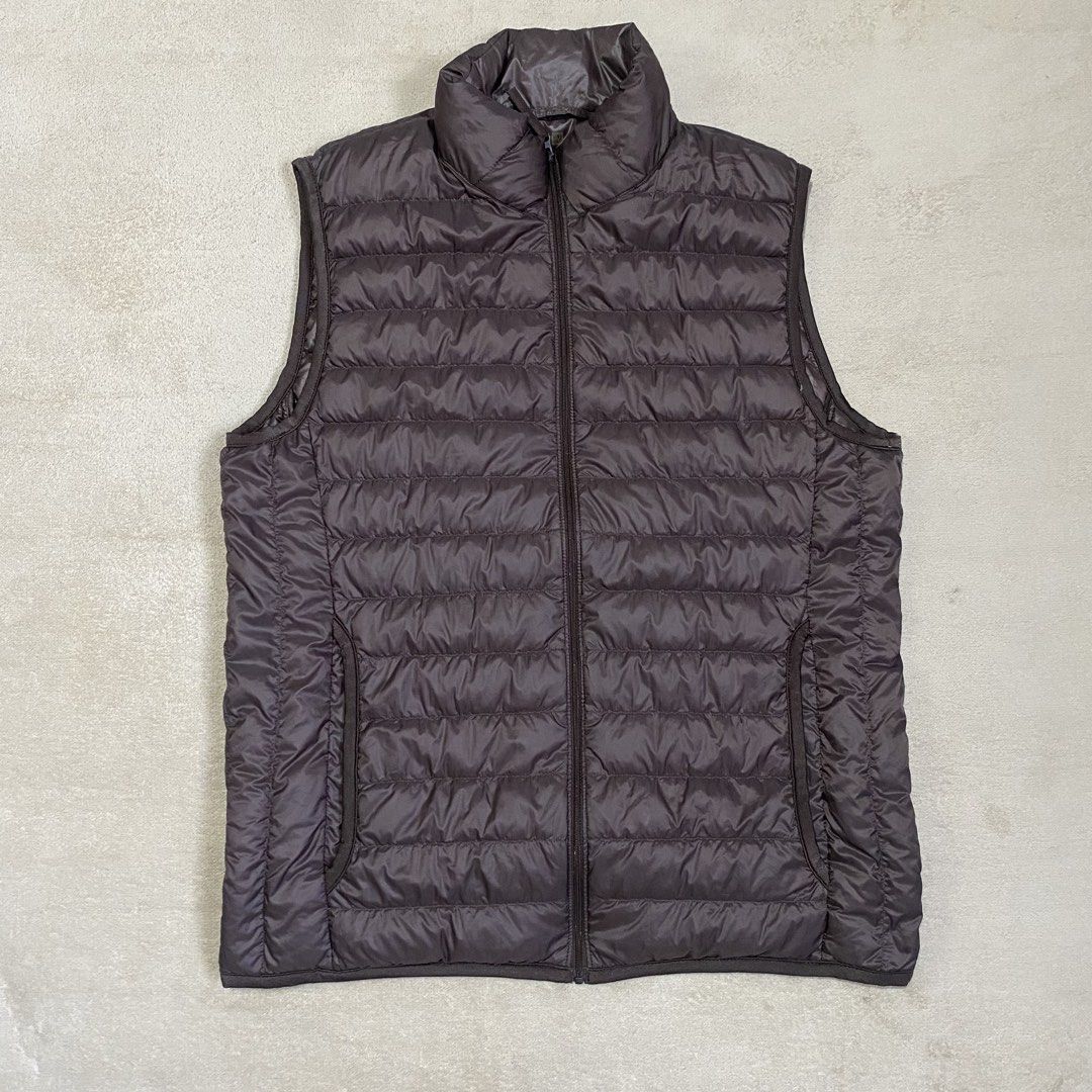 Uniqlo Ultra Light Down Puffer Vest (Category: Coats, Jackets and Outerwear) located in Polomolok. Submitted by larnel27 (Listing ID 1469042804, Image 1). Description: - Size large / 21x26 - Color rate 9.8 - Flaw: minor red mark - Solid pa overall💯.