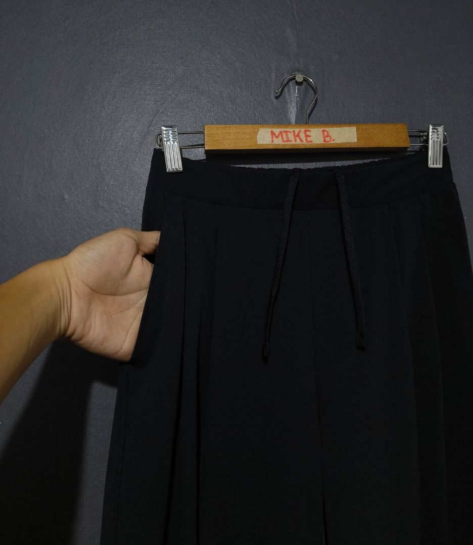 📍Uniqlo Ultra Stretch Active Wide Pants (Category: Other Bottoms) located in Antipolo. Submitted by simplehans (Listing ID 1469019243, Image 3). Description: ‎📍Uniqlo Ultra Stretch Active Wide Pants ‎Size Medium (Black) ‎Waist- 25 to 35 ‎Length- 38 ‎Leg Open- 9.5 ‎Excellent Condition As New.