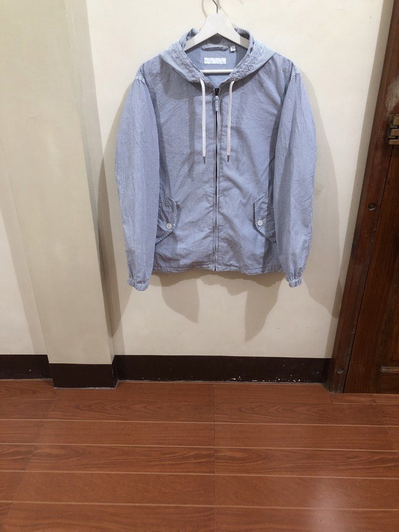 Uniqlo Windbreaker Jacket (Category: Coats, Jackets and Outerwear) located in Oas. Submitted by alithrifthunter (Listing ID 1469094109, Image 2). Description: .