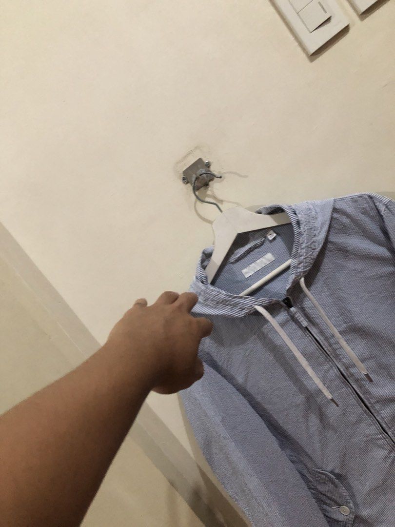 Uniqlo Windbreaker Jacket (Category: Coats, Jackets and Outerwear) located in Oas. Submitted by alithrifthunter (Listing ID 1469094109, Image 3). Description: .