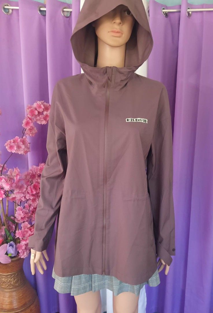 UNIQLO Women's Blocktech Parka (Category: Coats, Jackets and Outerwear) located in Basista. Submitted by purpleens_shop (Listing ID 1469043982, Image 2). Description: .