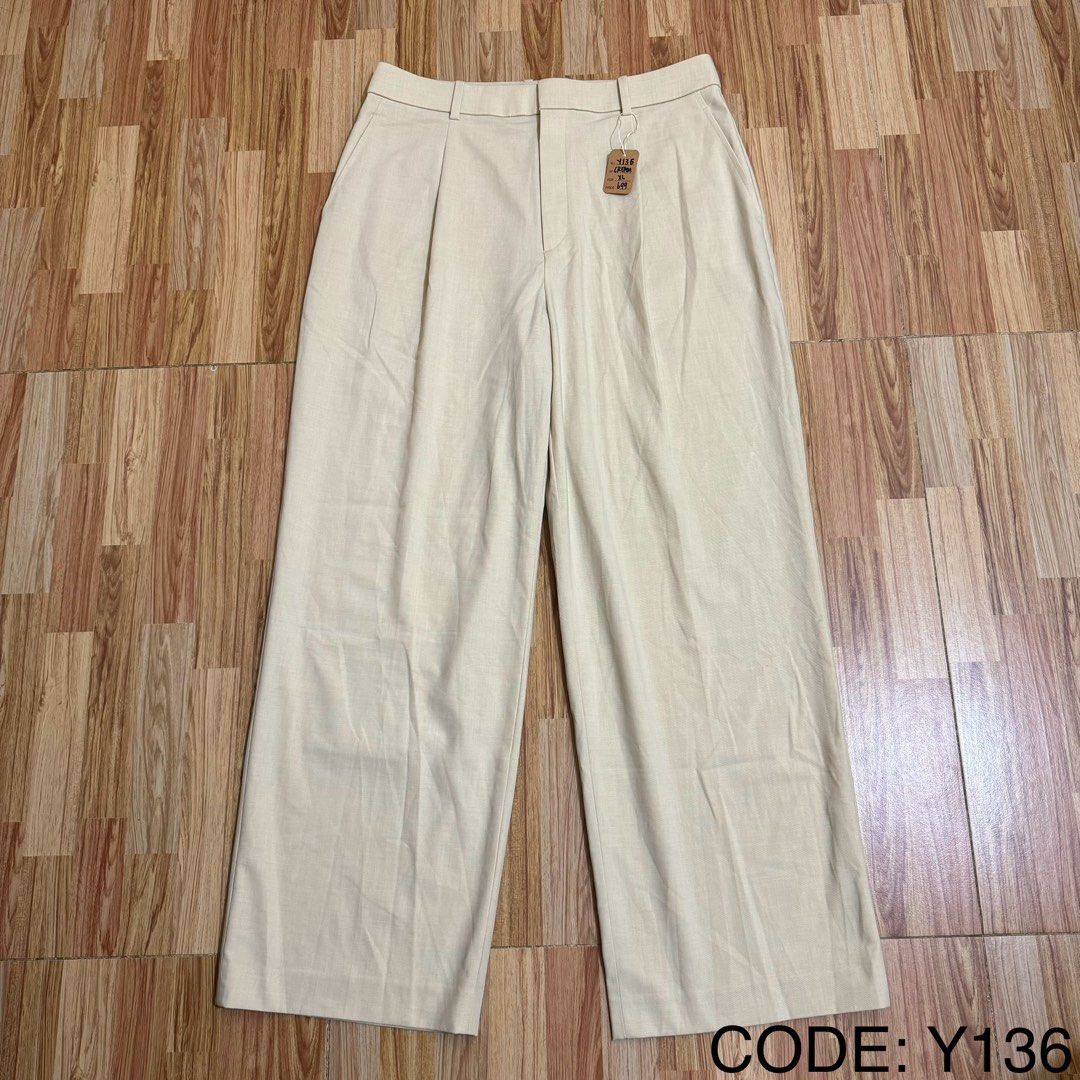 UNIQLO WOMEN’S PLEATED WIDE PANTS (Category: Other Bottoms) located in Manila. Submitted by thrifthing_121102 (Listing ID 1469147708, Image 1). Description: UNIQLO WOMEN’S PLEATED WIDE PANTS •SIZE: XL •WAIST: 31-32” •LENGTH: 40” •HEM: 10” •COLOR: CREAM •CODE: Y136 •EXCELLENT CONDITION •NO ISSUES ₱699 + SF ✅All items are in excellent to new condition. ✅Color may vary due to lighting. 📦J&T Express or Lalamove Shipping. 💸Gcash Payment. 📍Moonwalk,