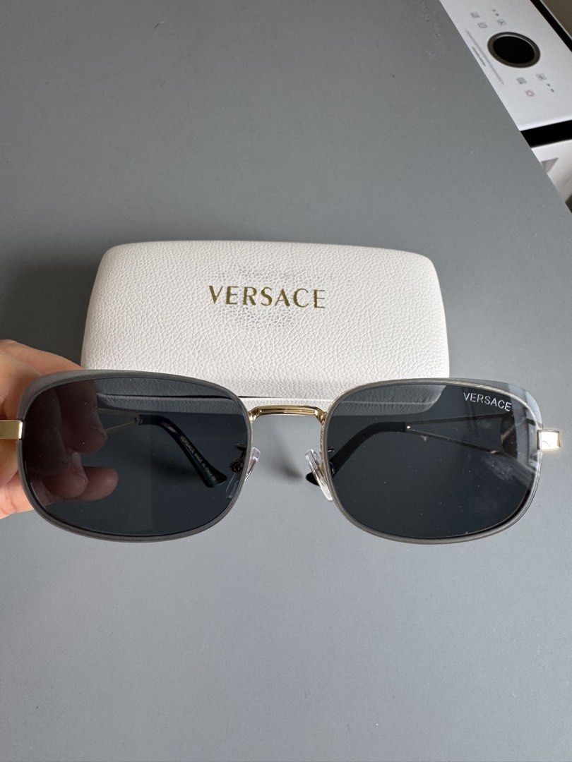Unisex sunglasses with case (Category: Sunglasses & Eyewear) located in Makati City. Submitted by meticoolous (Listing ID 1468948826, Image 1). Description: with case.