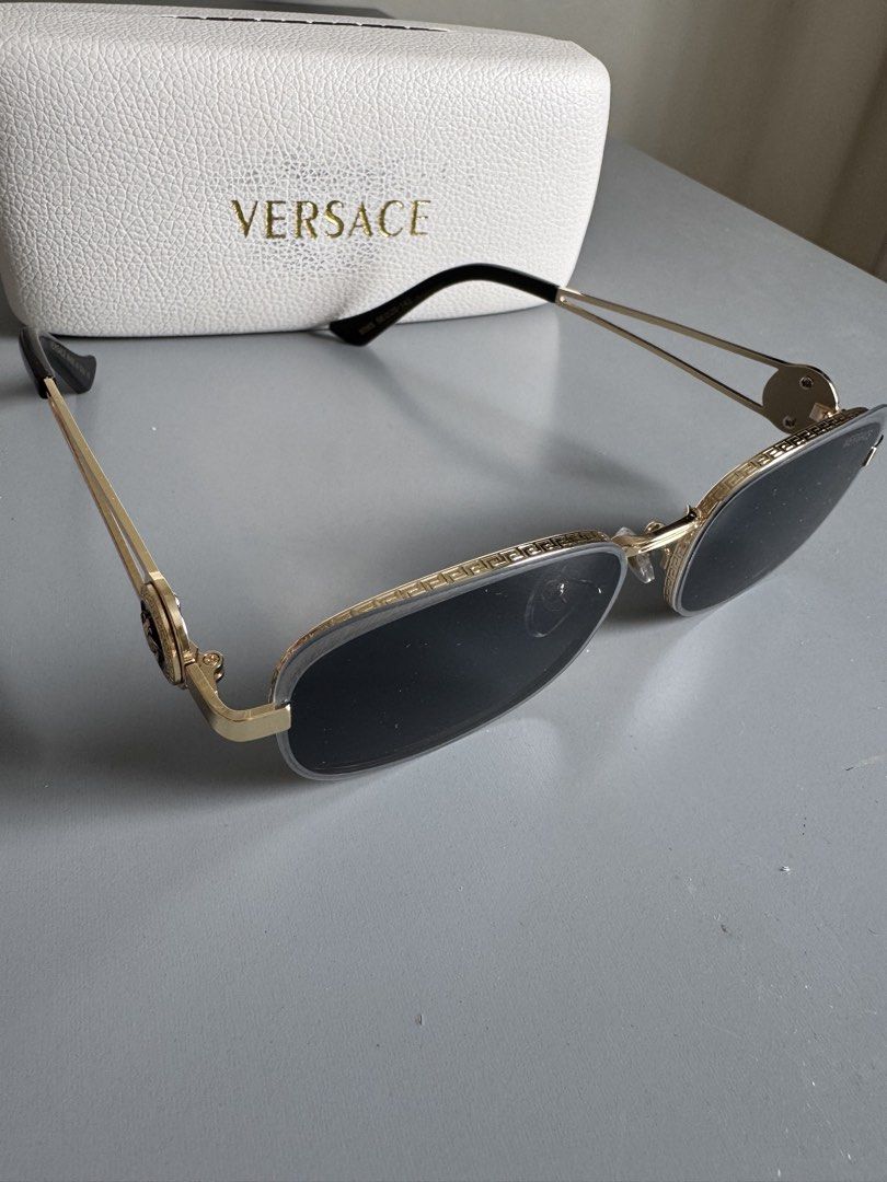 Unisex sunglasses with case (Category: Sunglasses & Eyewear) located in Makati City. Submitted by meticoolous (Listing ID 1468948826, Image 3). Description: with case.