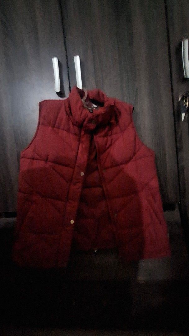 US Polo Red Puffer Vest (Category: Coats, Jackets and Outerwear) located in Manila. Submitted by matter514 (Listing ID 1469117527, Image 1). Description: - Color: Red - Style: Quilted puffer vest with diamond stitching - Features: Full zip front, high collar - Ideal for: Chilly weather, easy layering over sweaters or long sleeves - Condition: Clean and ready to wear.