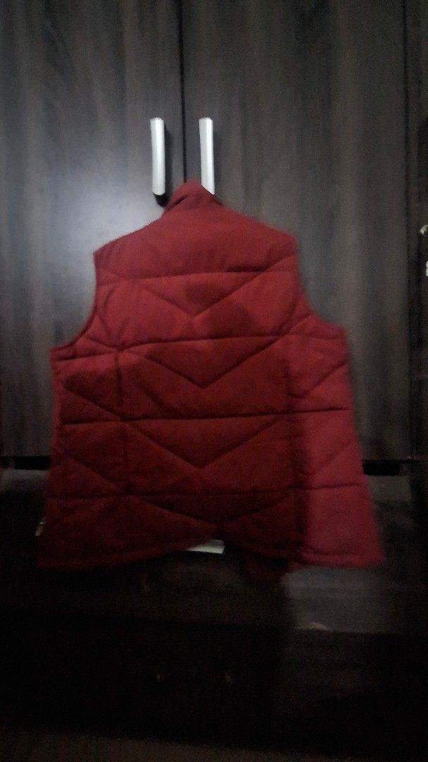 US Polo Red Puffer Vest (Category: Coats, Jackets and Outerwear) located in Manila. Submitted by matter514 (Listing ID 1469117527, Image 2). Description: - Color: Red - Style: Quilted puffer vest with diamond stitching - Features: Full zip front, high collar - Ideal for: Chilly weather, easy layering over sweaters or long sleeves - Condition: Clean and ready to wear.
