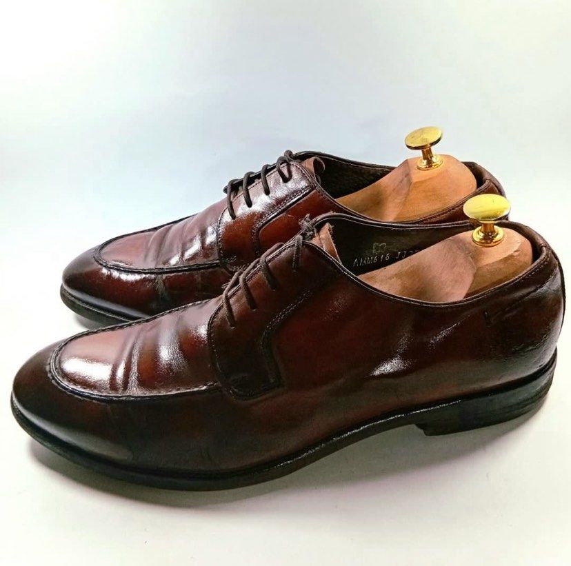 U-Tip Derby Soda Homme (Category: Casual Shoes) located in Cagayan de Oro. Submitted by zarelthrift (Listing ID 1469105243, Image 3). Description: FREE SHIPPING Items are limited only. U-Tip Derby Soda Homme US 8/ 26.5cm Lightly Used Condition.
