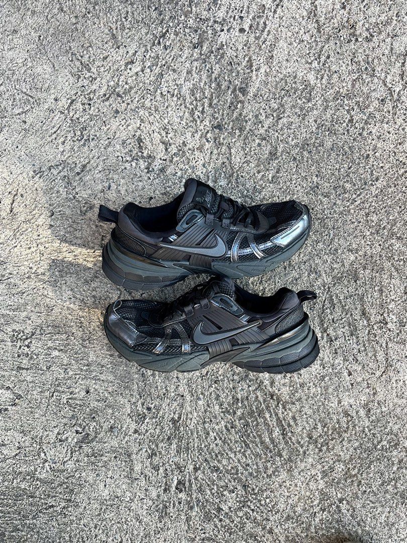 V2K RUN METALLIC SILVER BLACK (Category: Casual Shoes) located in Butuan. Submitted by jacobfrost (Listing ID 1468946142, Image 2). Description: Size 8.5 us mens 42 eur 26.5 cm Excellent condi sidedrag issue 1000 freeship Still goods pang daily.