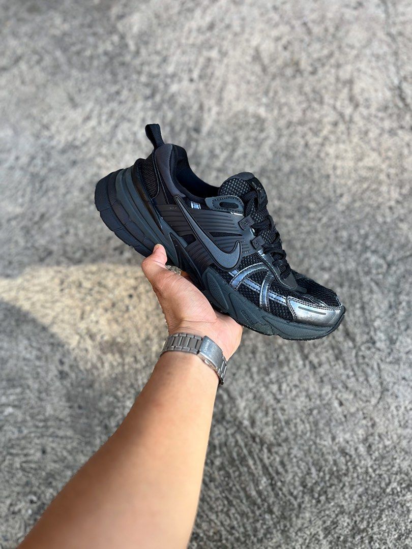 V2K RUN METALLIC SILVER BLACK (Category: Casual Shoes) located in Butuan. Submitted by jacobfrost (Listing ID 1468946142, Image 1). Description: Size 8.5 us mens 42 eur 26.5 cm Excellent condi sidedrag issue 1000 freeship Still goods pang daily.