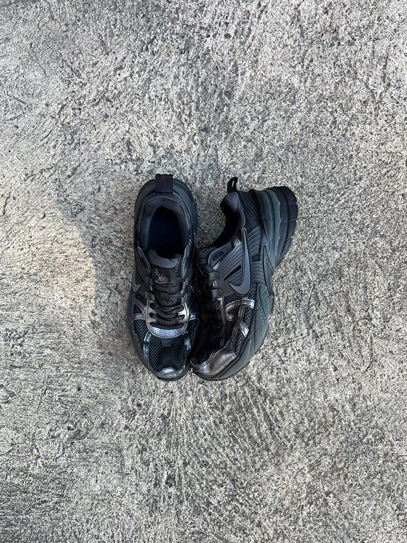 V2K RUN METALLIC SILVER BLACK (Category: Casual Shoes) located in Butuan. Submitted by jacobfrost (Listing ID 1468946142, Image 3). Description: Size 8.5 us mens 42 eur 26.5 cm Excellent condi sidedrag issue 1000 freeship Still goods pang daily.