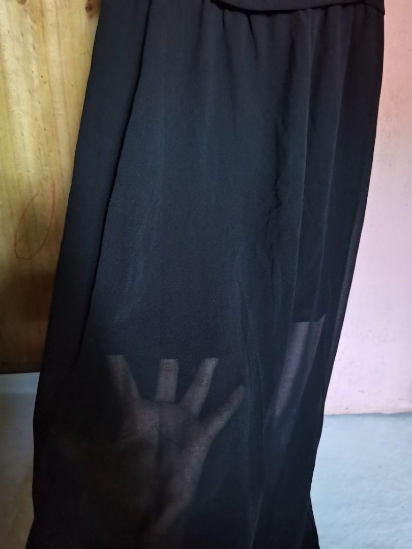 v neck maxi black maxi dress (Category: Dresses) located in Los Banos. Submitted by fiercedolphin_fd6d32 (Listing ID 1468985709, Image 3). Description: vintage v neck maxi dress size:medium.