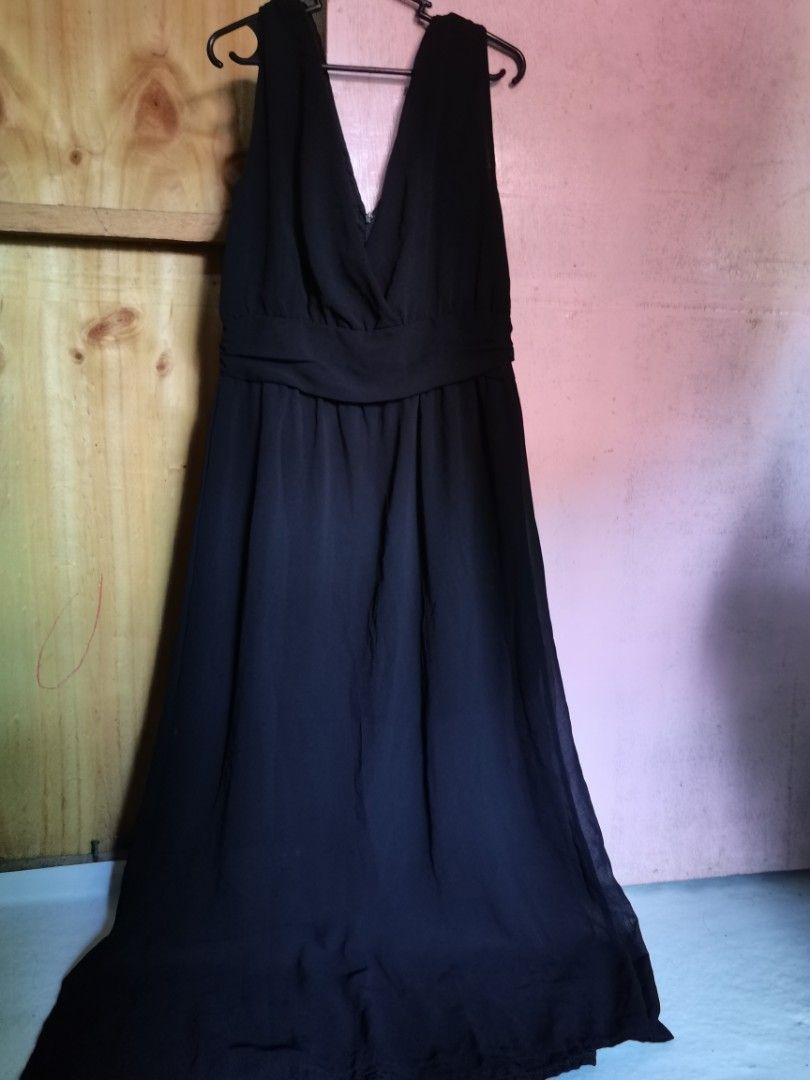 v neck maxi black maxi dress (Category: Dresses) located in Los Banos. Submitted by fiercedolphin_fd6d32 (Listing ID 1468985709, Image 2). Description: vintage v neck maxi dress size:medium.