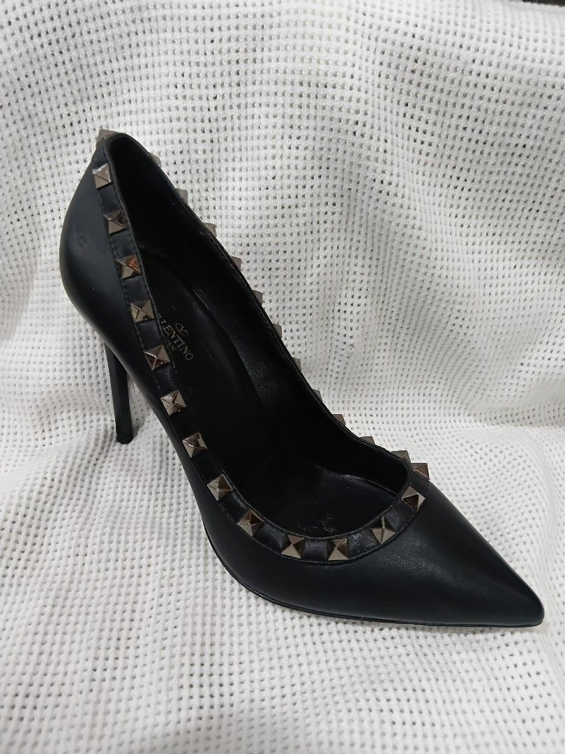 Valentino Garavani (Category: Heels) located in Subic. Submitted by AnythingBrandedby_May (Listing ID 1469018745, Image 1). Description: Valentino Garavani.