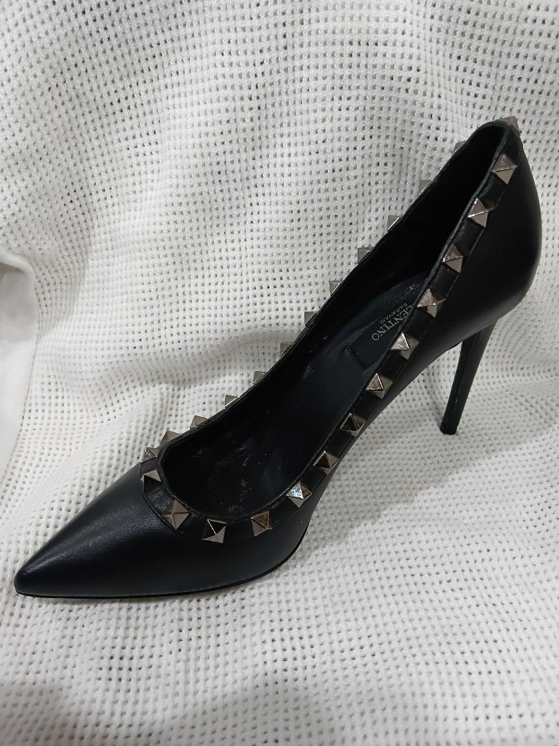 Valentino Garavani (Category: Heels) located in Subic. Submitted by AnythingBrandedby_May (Listing ID 1469018745, Image 2). Description: Valentino Garavani.
