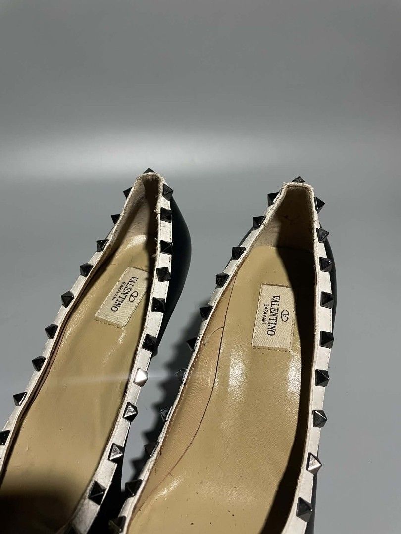Valentino Garavani Rockstud (Category: Heels) located in Cavite. Submitted by imgnr0 (Listing ID 1469141158, Image 2). Description: Almost excellent condition minimal sign of use size: 41 - EU 9.5 Womens message for more details .