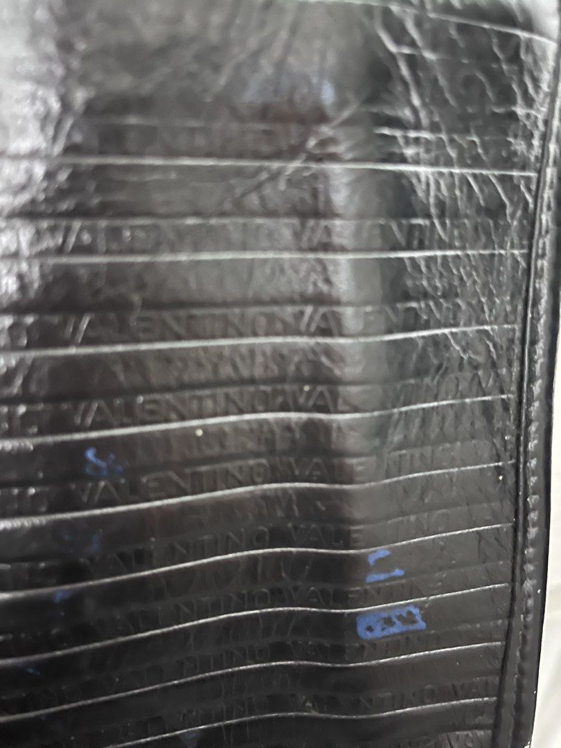 Valentino Sling Envelope bag (Category: Purses & Pouches) located in Antipolo. Submitted by asdfghjkl66931 (Listing ID 1469043081, Image 2). Description: Has blue paint sa liked.