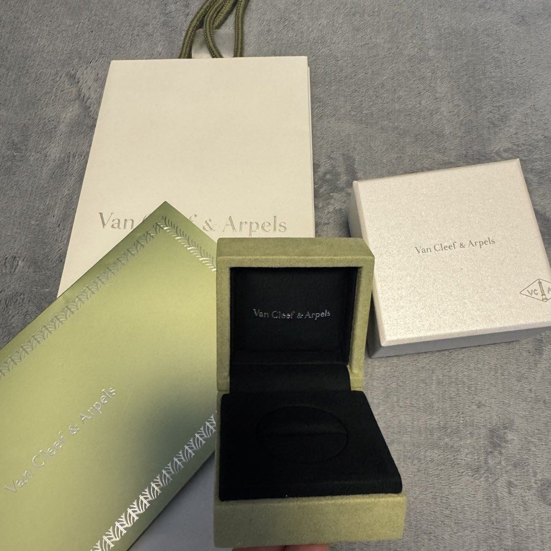 Van Cleef & Arpels ring case and paperbag (Category: Luxury Accessories) located in Quezon City. Submitted by hintstreet (Listing ID 1468989475, Image 1). Description: Complete ring case , box and paperbag.