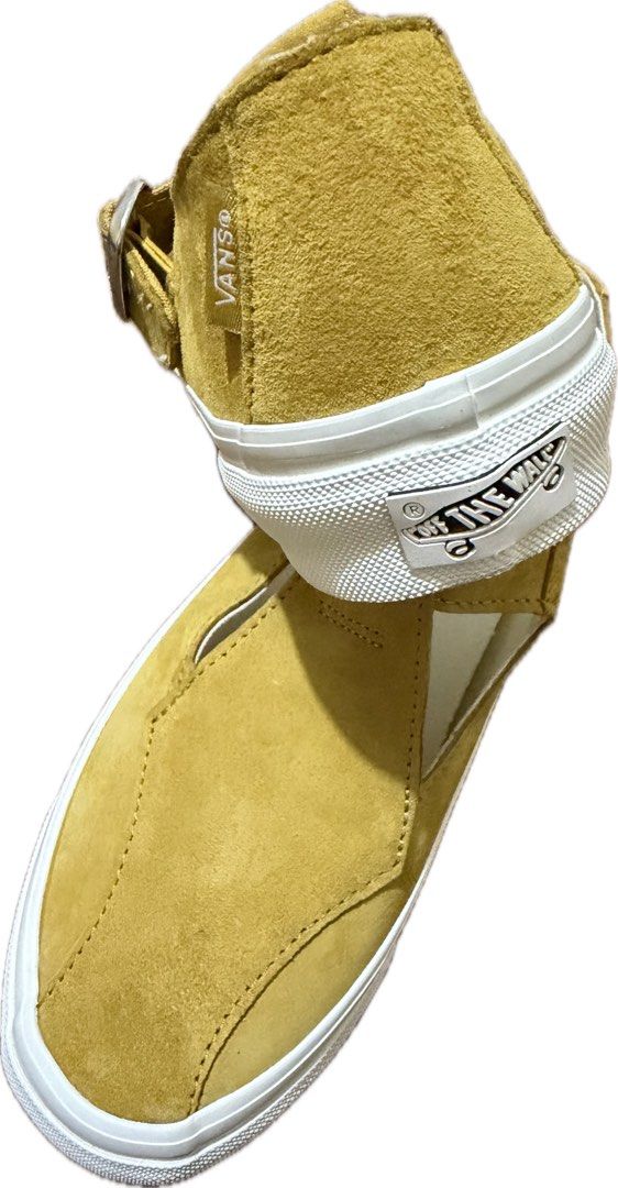 VANS (Category: Sneakers) located in Limay. Submitted by baggiejem (Listing ID 1468941655, Image 3). Description: VANS Mary Jane Buckle Sneakers Size: US 8.5 / UK 6 / EUR 39 / CM 25.0.
