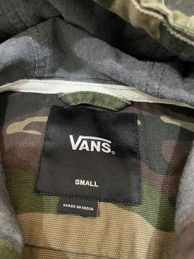 Vans Camo Hooded Jacket (Category: Coats, Jackets and Outerwear) located in Manila. Submitted by charlie665 (Listing ID 1469113908, Image 3). Description: price: small condition: good with signs of use location: pasig .