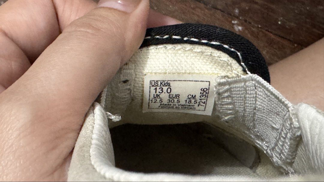 Vans Checkerboard Classic slip-on Kids (Category: Babies & Kids Fashion) located in Malabon City. Submitted by giecruise (Listing ID 1468997610, Image 3). Description: Very nice condition pa! 100% Authentic Size is included in the photo Message me if interested, slightly negotiable:).
