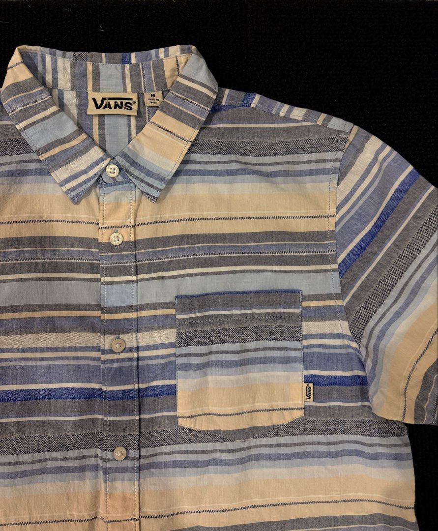 Vans “Off the Wall” Short-Sleeve Button-Down Shirt (Category: Formal Shirts) located in Manila. Submitted by solesearchin (Listing ID 1469108051, Image 2). Description: Vans “Off the Wall” Short-sleeve Button-Down Shirt Good as New No Issue Size: Medium 21 x 28 550 + sf.