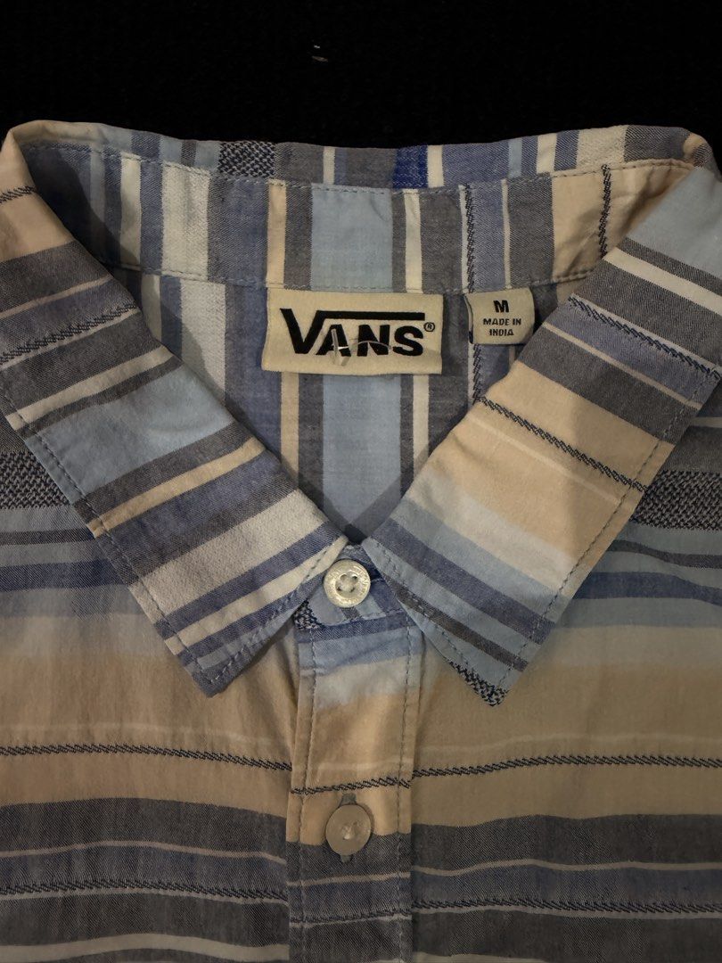 Vans “Off the Wall” Short-Sleeve Button-Down Shirt (Category: Formal Shirts) located in Manila. Submitted by solesearchin (Listing ID 1469108051, Image 3). Description: Vans “Off the Wall” Short-sleeve Button-Down Shirt Good as New No Issue Size: Medium 21 x 28 550 + sf.
