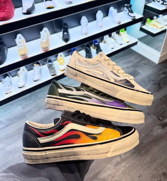 VANS Old Skool 36 Archive Flames (Category: Sneakers) located in Manila. Submitted by blvckyeezus (Listing ID 1469108840, Image 1). Description: FOR SALE VANS Archive Flame Pre order only will need 10% downpayment to avoid flaking ₱9,995 each + SF ETA 7-10 days Sizes available Black 7.5US - 10US Marhsmallow 8US - 9.5US Manila area loc Lalamove or local shipping upon arrival DM 📩📩📩 .