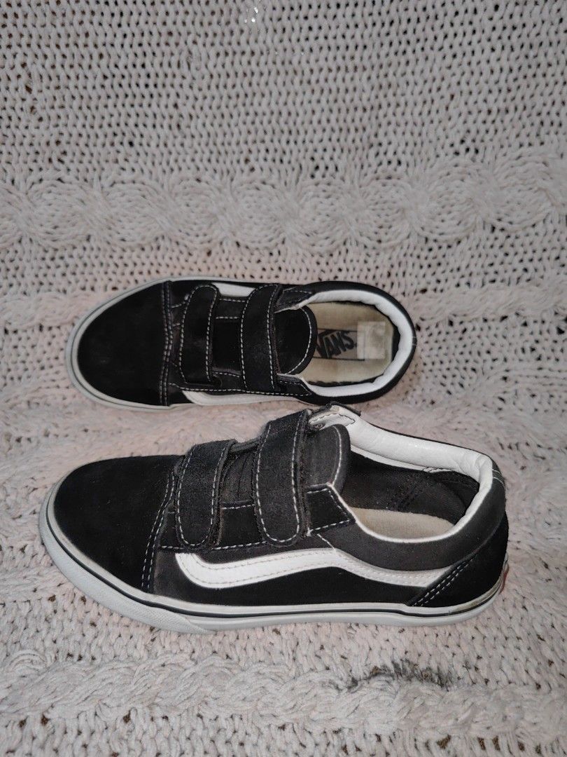 Vans Old Skool for Kids (Category: Babies & Kids Fashion) located in Tuguegarao City. Submitted by ekko_bag2 (Listing ID 1468946182, Image 3). Description: In Excellent condition Dimension L x W - check the last pic Mode of payment - Gcash Payment first, No COD Shipping thru JNT (next day shipping) ***Please manage your expectations as this is a thrifted authentic collectors item*** ***Color may vary due to lighting*** ***Shipping fee not include